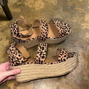 Qupid Patform Sandals | size: 7.5